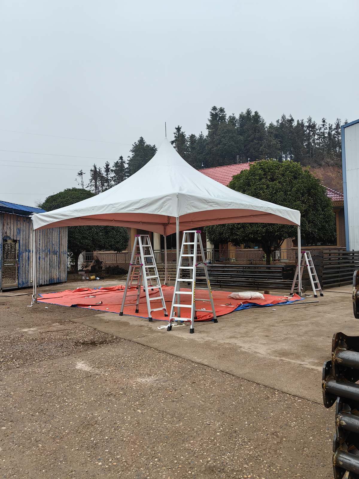 30m (100ft) 30m Black Frame Exhibition & Logistics Pavilion - 100m Length
