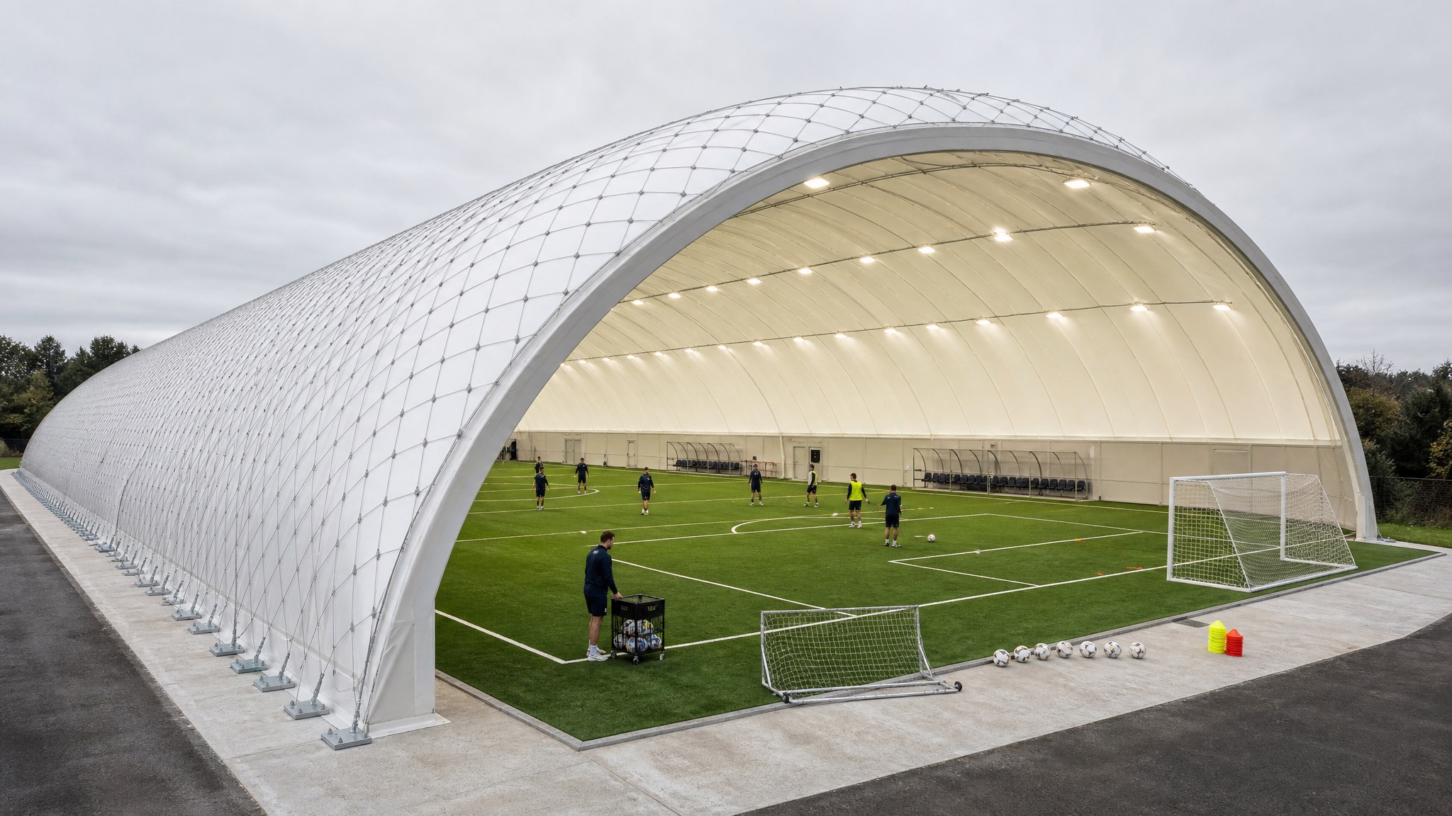 足球训练馆 (indoor full-size football training centre)