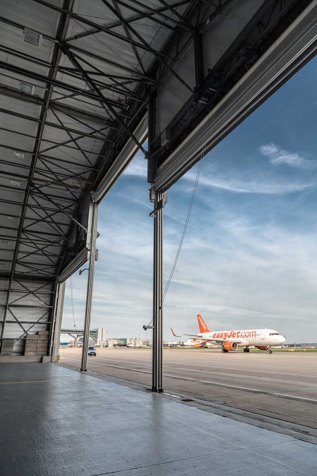18m (60ft) Clear-Span Executive Turboprop Aircraft Hangar - 65m Length